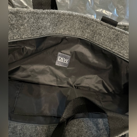 DSW 2 large travel luggage tote,duffle, gym, dance bags grey brand NEW - Picture 8 of 9